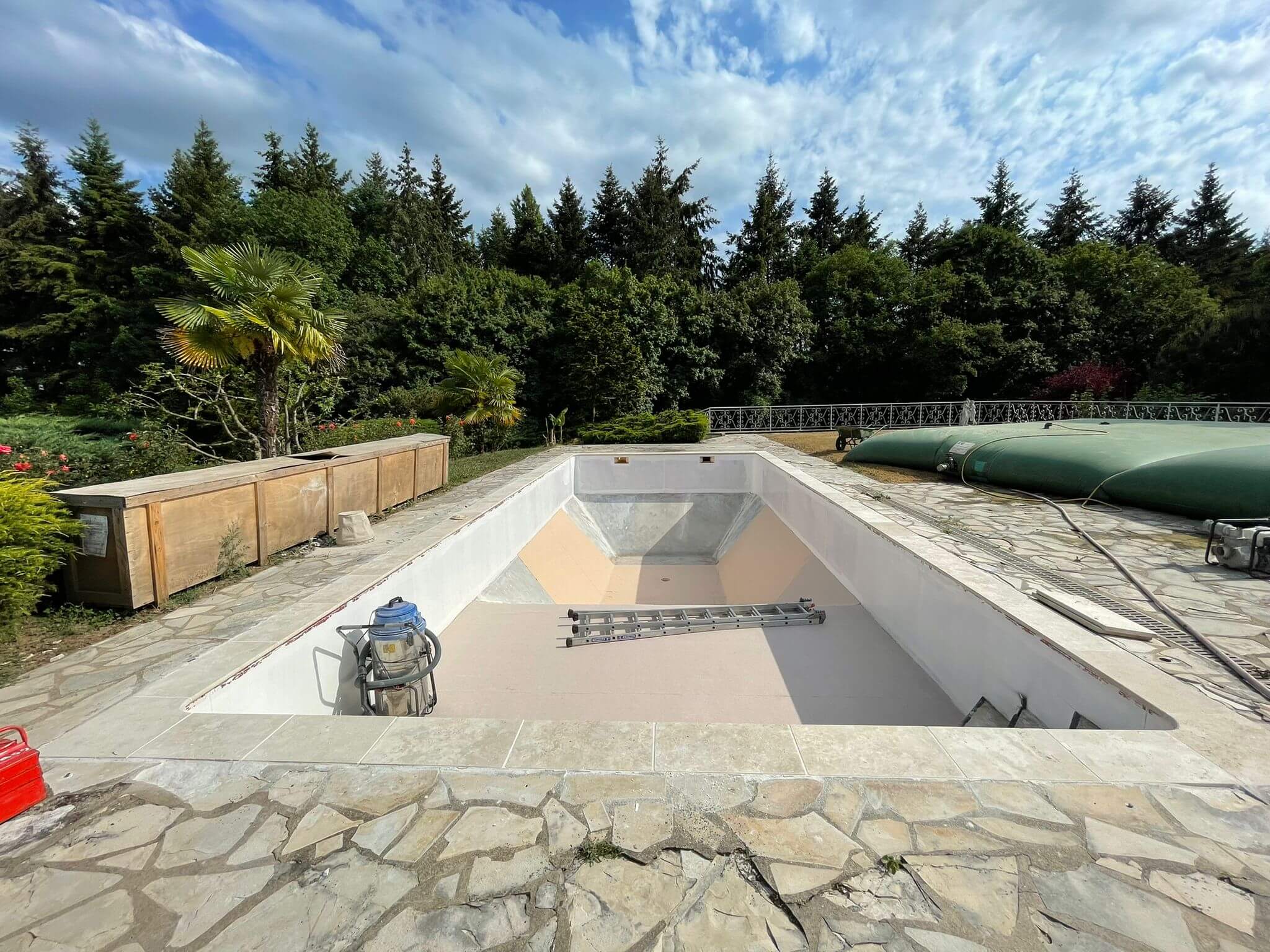 avant-renovation-changement-liner-piscine-arbo-concept avant renovation changement liner piscine arbo concept piscines magiline construction renovation piscine blois saint gervais la foret vendome loir et cher 41