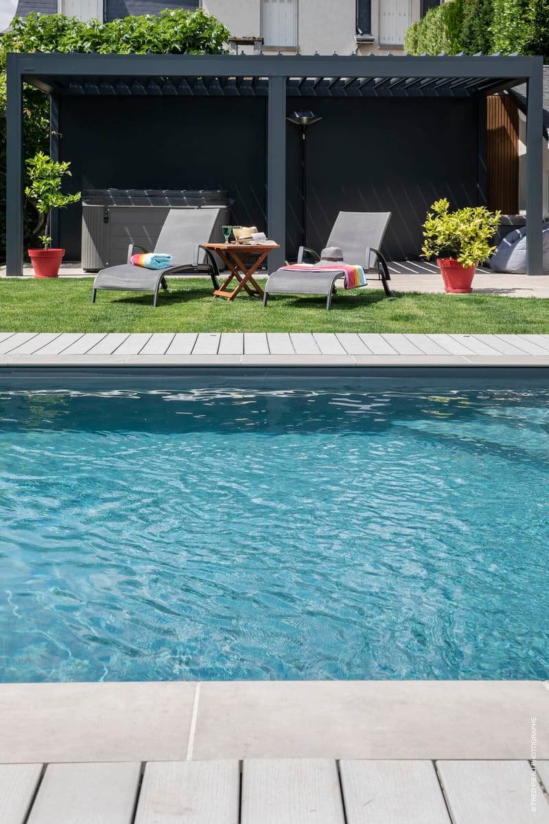 pergola_ouverte_spa_jacuzzi_realisation_arbo-concept_paysagiste_blois realisation piscine terrasse bois pergola amengament paysager plantation arbo concept a naveil vendome loir et cher 41
