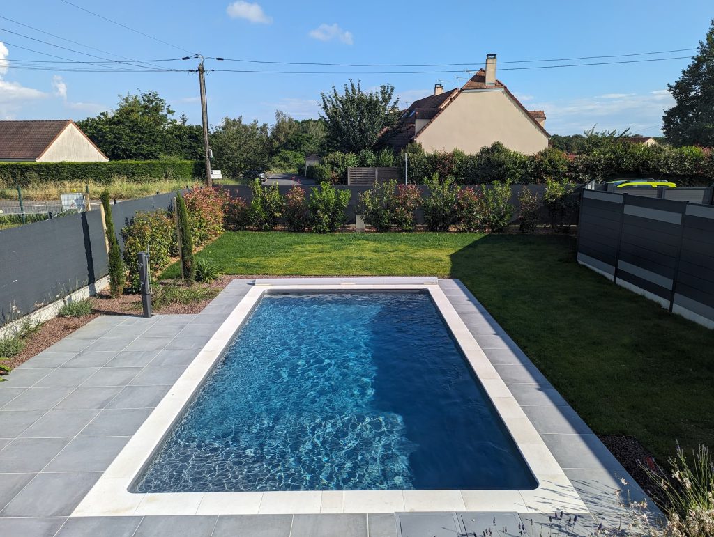 realisation piscine enterrée amenagement paysager terrasse gazon cloture vineuil arbo concept piscines magiline magasin blois saint gervais la foret vendome loir et cher 41
