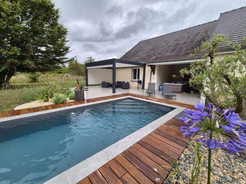 piscine avec volet immerge amenagement paysager pergola spa arbo concept piscines magiline a mont pres chambord loir et cher 41